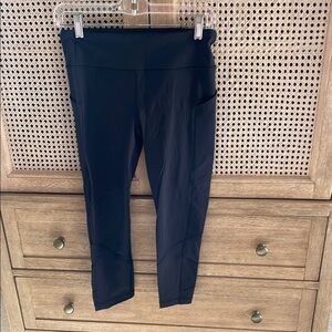 Lululemon midrise Black Cropped Leggings
